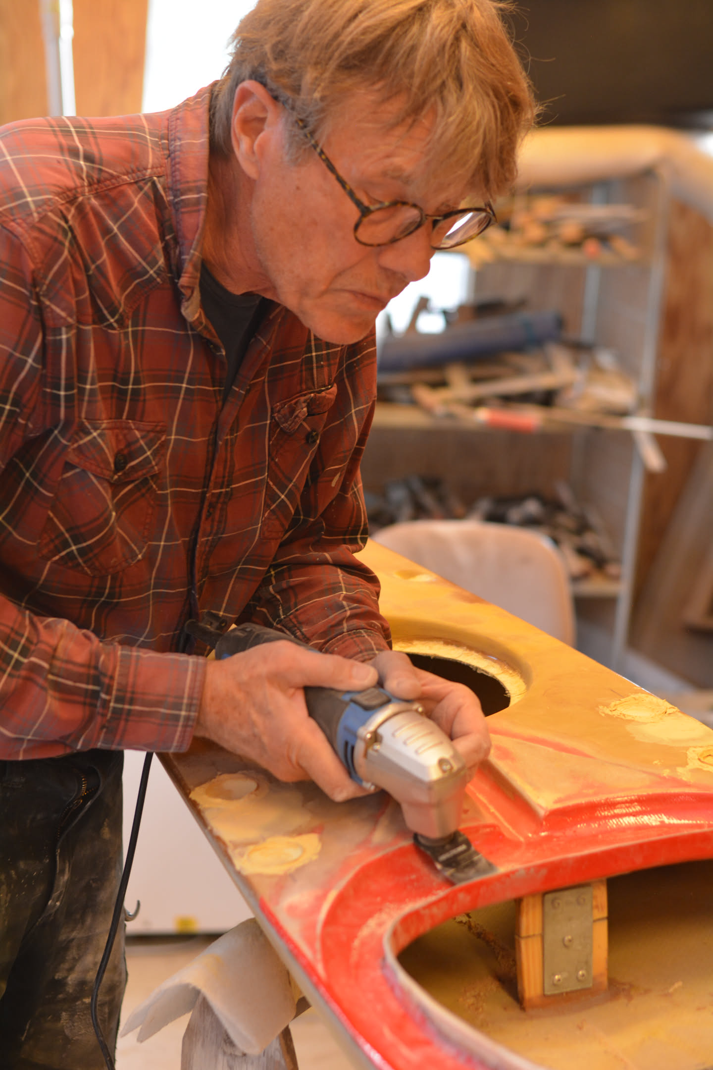 Johan cutting away